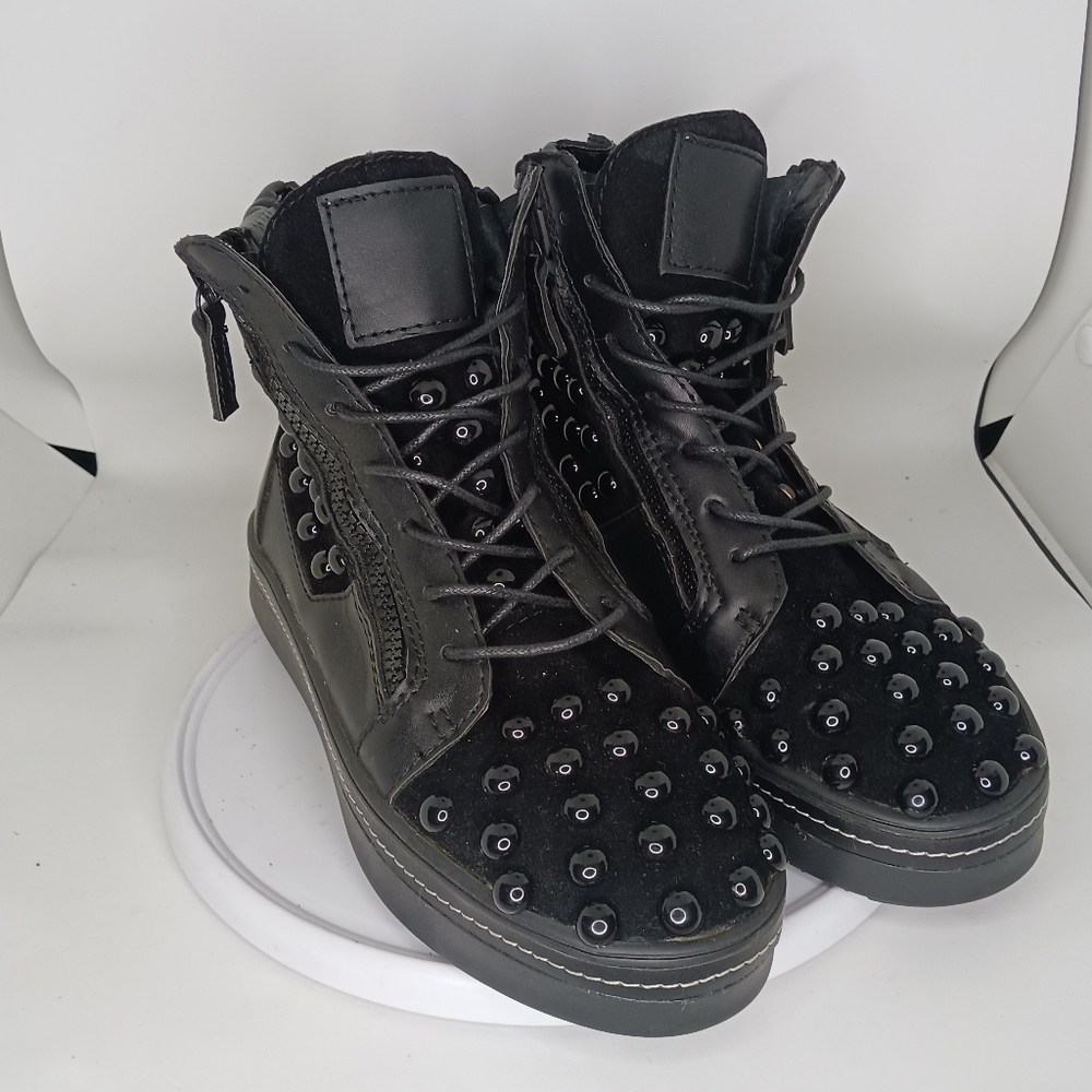 High top studded Sneakers